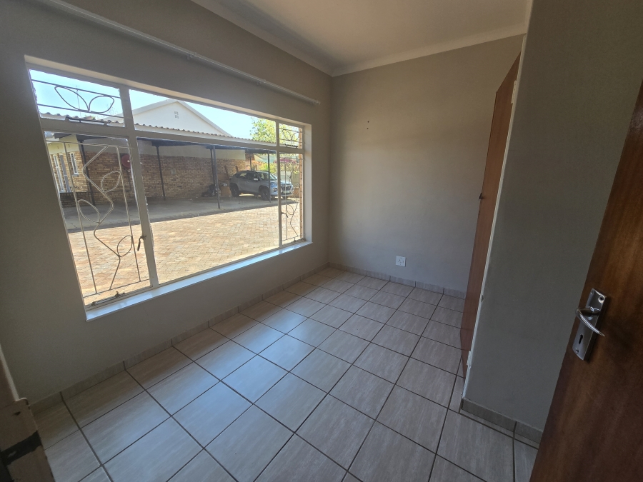 To Let 2 Bedroom Property for Rent in La Hoff North West
